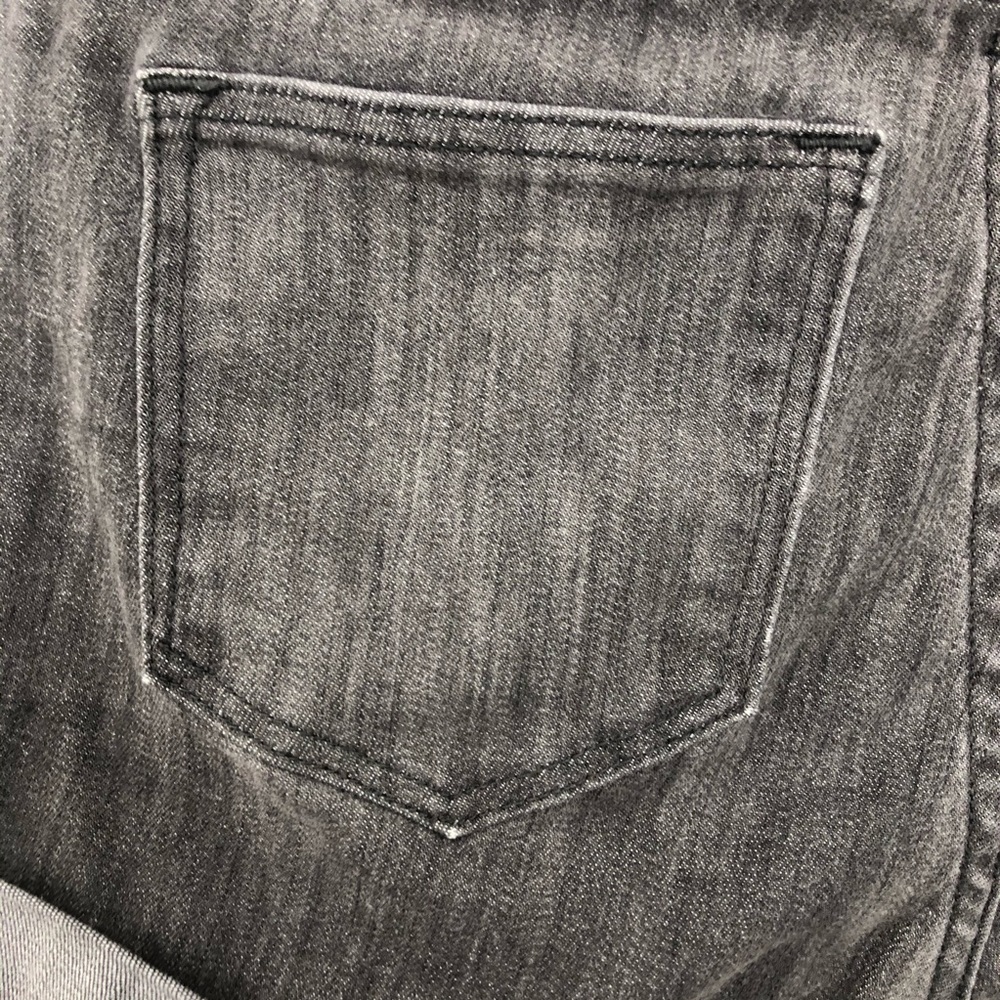 H&M High Rise Dark Gray Cuffed Denim Shorts - Picture 4 of 7